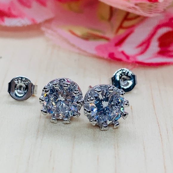 🌟 Sterling Silver 925 CZ Stud Earrings - Picture 2 of 4